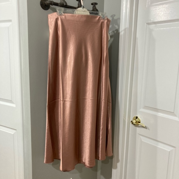 NWT Molly Bracken Satin Midi Skirt in Old Pink - Picture 7 of 8